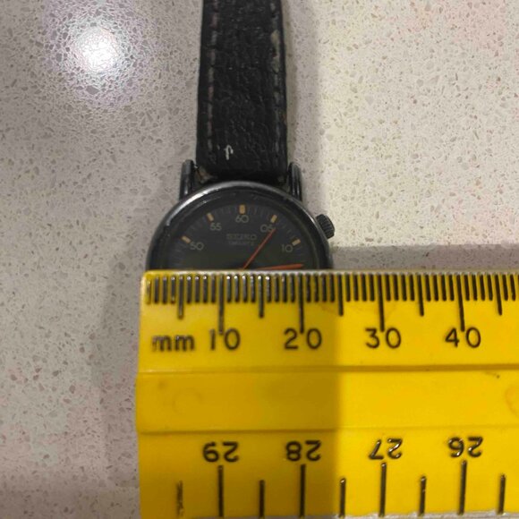 Vintage Seiko 7321 0220 Minimalist Lady Quartz Watch Japan Round Shape 25mm - Picture 10 of 16